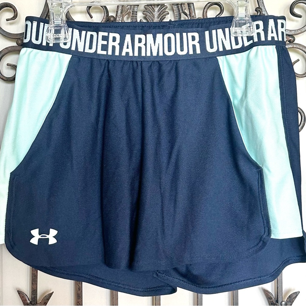 Under Armour Girl’s Athletic Shorts with Pockets Size Small Like New
